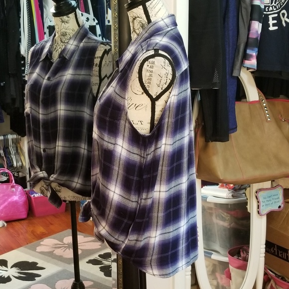 beachlunchlounge Sleeveless Flannel - Picture 2 of 5